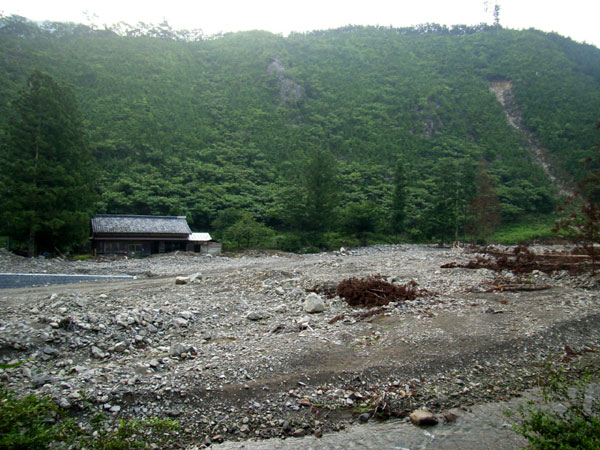 桧原谷川